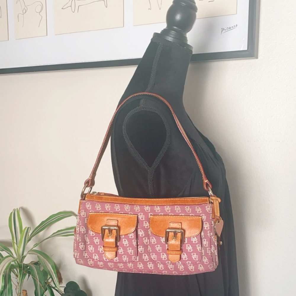 Dooney & Bourke signature shoulder purse